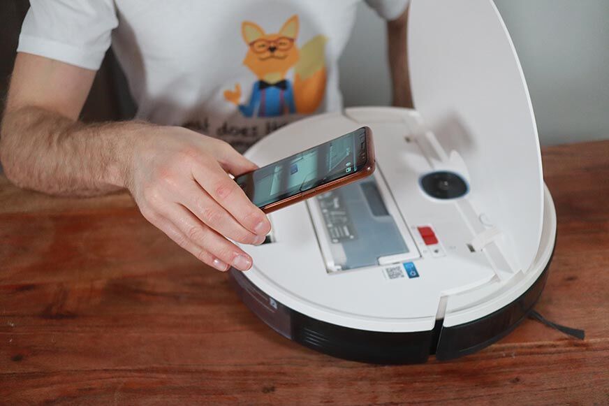 Der QR-Code wird zur Einrichtung der Yeedi Vac Station abgescant.